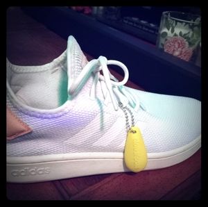 Adidas court side tennis shoes